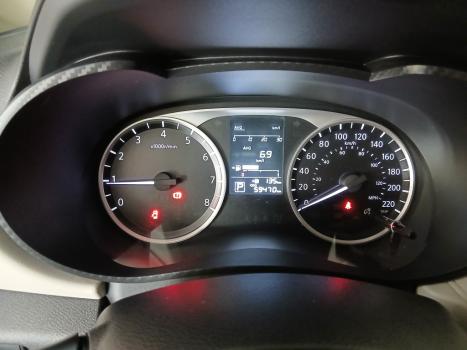 NISSAN Versa Sedan 1.6 16V 4P FLEX SENSE, Foto 2