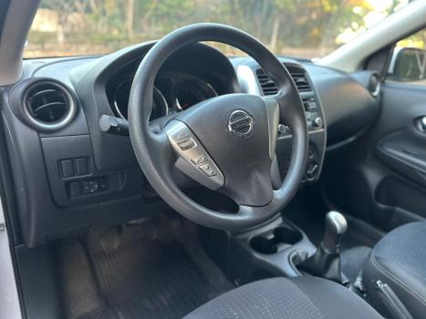 NISSAN Versa Sedan , Foto 6