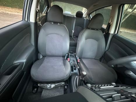 NISSAN Versa Sedan , Foto 8