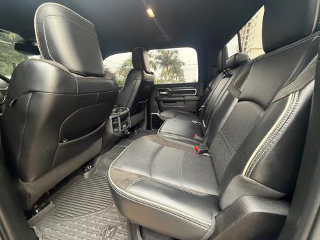 RAM 2500 6.7 I6 24V SLT CABINE DUPLA TURBO DIESEL NIGHT EDITION 4X4 AUTOM�TICO, Foto 13