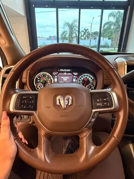 RAM 3500 6.7 I6 LIMITED LARAMIE CABINE DUPLA TURBO DIESEL AUTOM�TICO, Foto 3