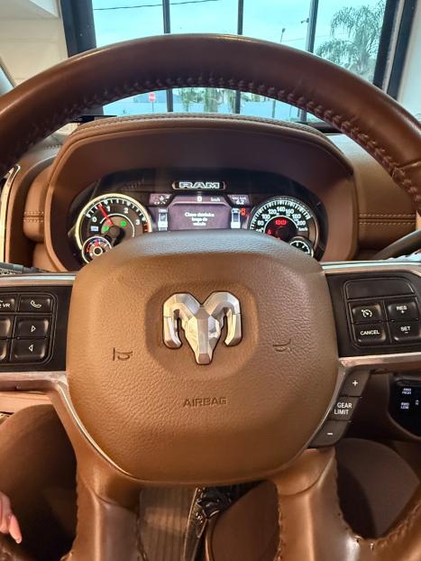 RAM 3500 6.7 I6 LIMITED LARAMIE CABINE DUPLA TURBO DIESEL AUTOM�TICO, Foto 5