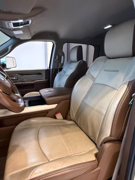 RAM 3500 6.7 I6 LIMITED LARAMIE CABINE DUPLA TURBO DIESEL AUTOM�TICO, Foto 9