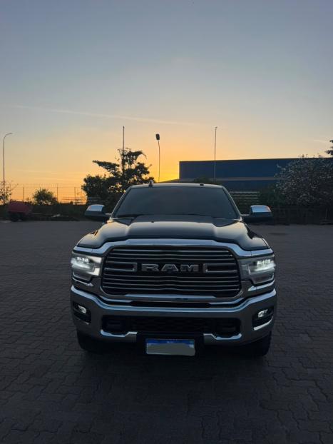 RAM 3500 6.7 I6 LIMITED LARAMIE CABINE DUPLA TURBO DIESEL AUTOM�TICO, Foto 3