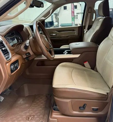 RAM 3500 6.7 I6 LIMITED LARAMIE CABINE DUPLA TURBO DIESEL AUTOM�TICO, Foto 9