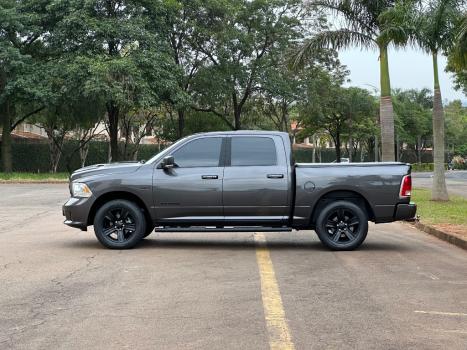 RAM Classic 5.7 V8 32V 4P HEMI LARAMIE NIGHT EDITION AUTOMTICO, Foto 4