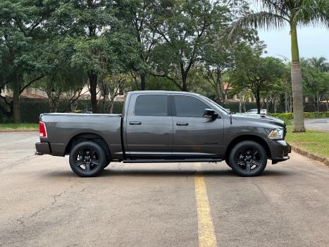 RAM Classic 5.7 V8 32V 4P HEMI LARAMIE NIGHT EDITION AUTOMTICO, Foto 6