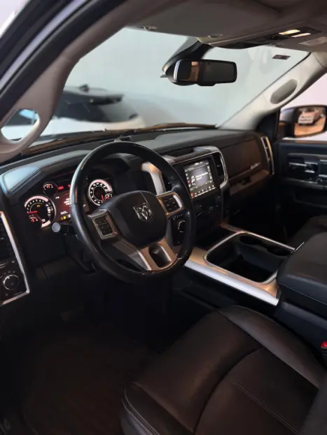 RAM Classic 5.7 V8 32V 4P HEMI LARAMIE AUTOM�TICO, Foto 7