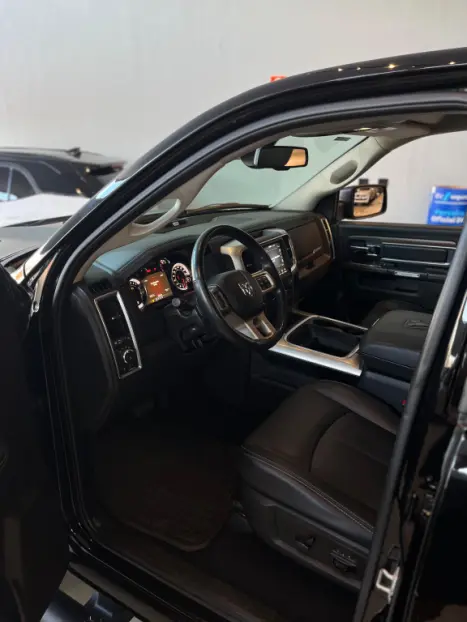 RAM Classic 5.7 V8 32V 4P HEMI LARAMIE AUTOM�TICO, Foto 8