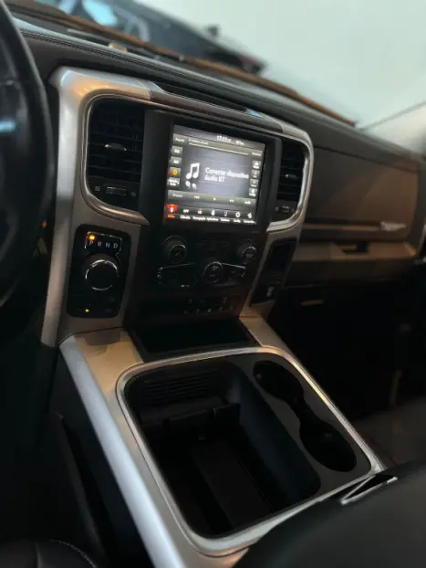 RAM Classic 5.7 V8 32V 4P HEMI LARAMIE AUTOM�TICO, Foto 9