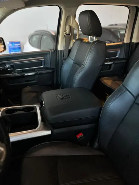 RAM Classic 5.7 V8 32V 4P HEMI LARAMIE AUTOM�TICO, Foto 10