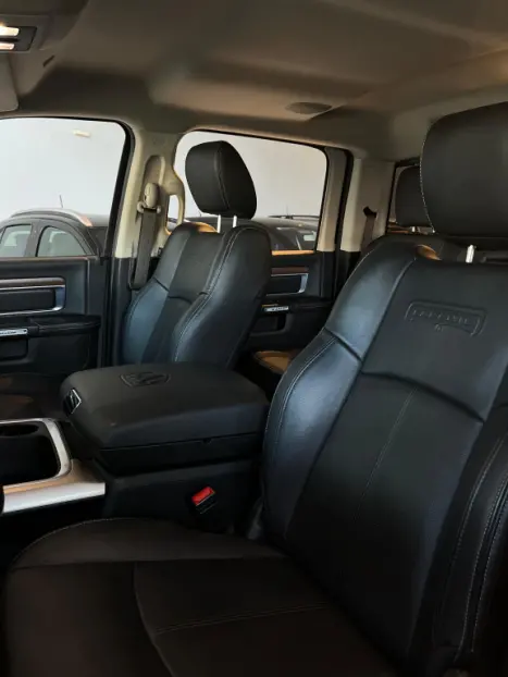 RAM Classic 5.7 V8 32V 4P HEMI LARAMIE AUTOM�TICO, Foto 11