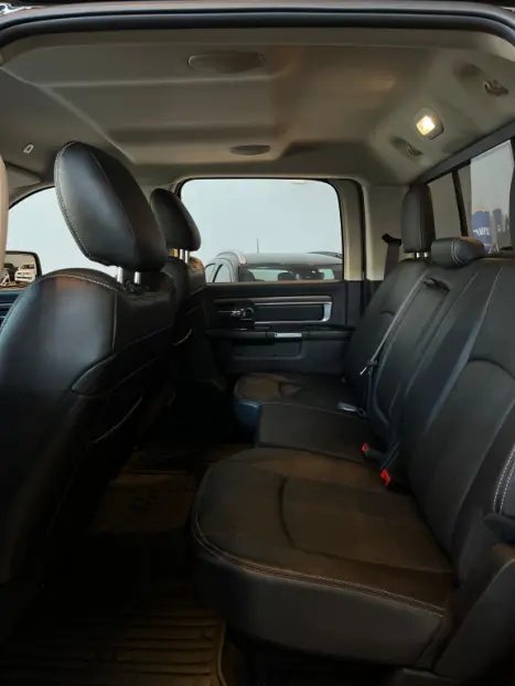 RAM Classic 5.7 V8 32V 4P HEMI LARAMIE AUTOM�TICO, Foto 12