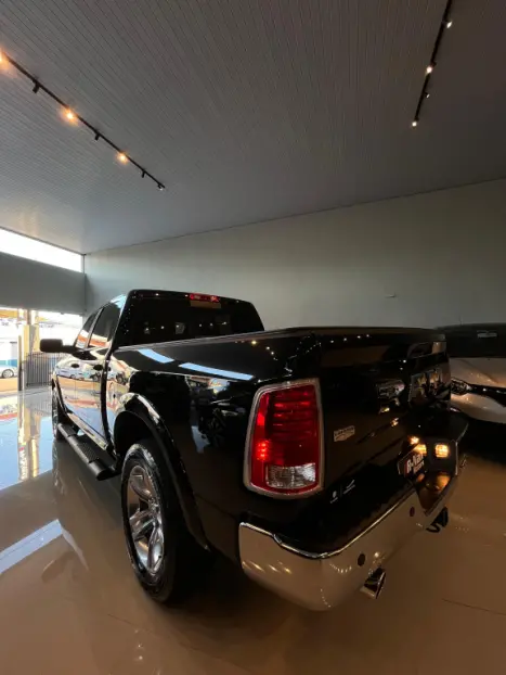 RAM Classic 5.7 V8 32V 4P HEMI LARAMIE AUTOM�TICO, Foto 4