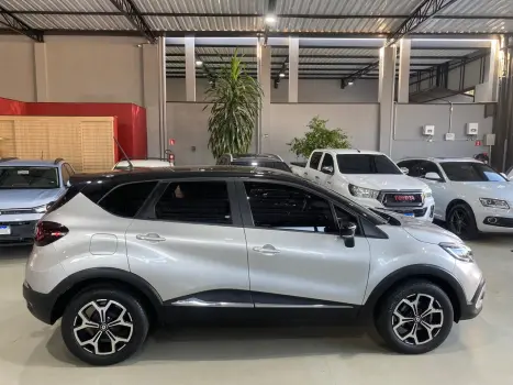 RENAULT Captur 1.3 16V 4P FLEX TCE ICONIC TURBO X-TRONIC AUTOM�TICO CVT, Foto 4