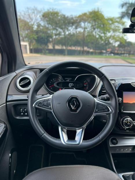 RENAULT Captur 1.3 16V 4P FLEX TCE ICONIC TURBO X-TRONIC AUTOM�TICO CVT, Foto 6