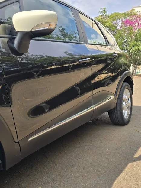 RENAULT Captur 1.6 16V 4P FLEX SCE LIFE X-TRONIC CVT, Foto 16 RENAULT Captur 1.6 16V 4P FLEX SCE LIFE X-TRONIC CVT, Foto 16