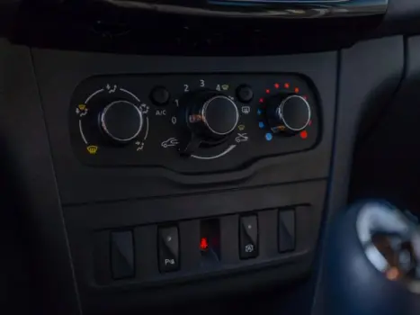 RENAULT Logan 1.0 16V 4P FLEX AUTHENTIQUE, Foto 11