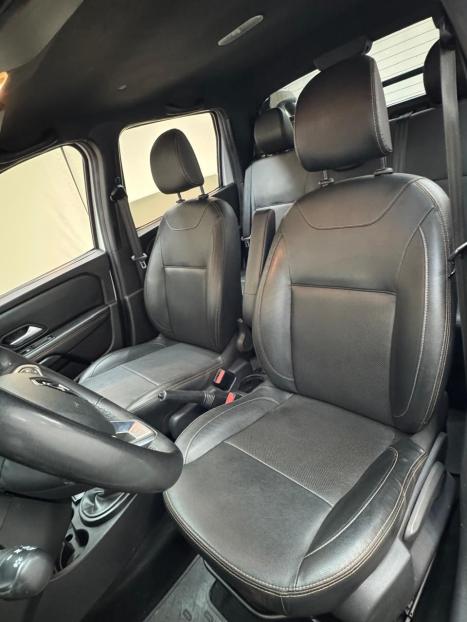 RENAULT Oroch 1.3 16V 4P OUTSIDER TURBO TCe AUTOMÁTICO CVT, Foto 11