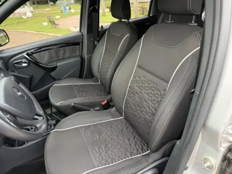 RENAULT Oroch 2.0 16V 4P FLEX DYNAMIQUE AUTOM�TICO, Foto 9