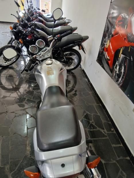 SUZUKI Yes 125 EN, Foto 4