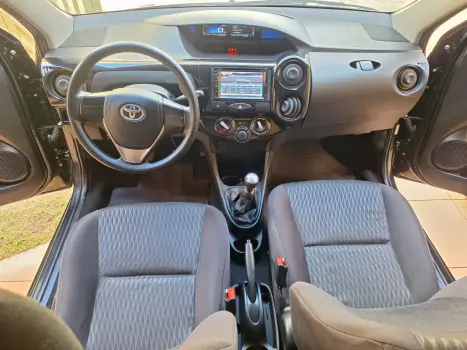 TOYOTA Etios Hatch 1.3 16V 4P FLEX X, Foto 6