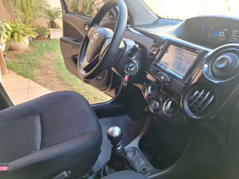 TOYOTA Etios Hatch 1.3 16V 4P FLEX X, Foto 7