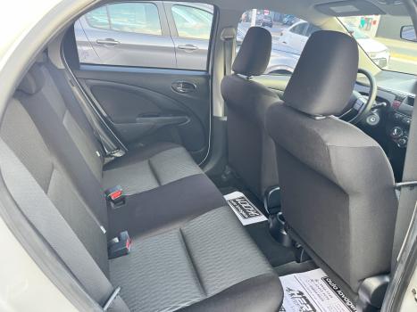 TOYOTA Etios Hatch 1.3 16V 4P FLEX X, Foto 9