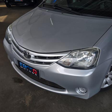 TOYOTA Etios Hatch 1.3 16V 4P FLEX X, Foto 2