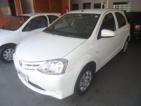 TOYOTA Etios Hatch 1.3 16V 4P FLEX X, Foto 2