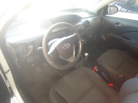 TOYOTA Etios Hatch 1.3 16V 4P FLEX X, Foto 3