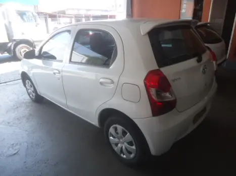 TOYOTA Etios Hatch 1.3 16V 4P FLEX X, Foto 6