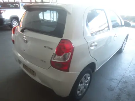 TOYOTA Etios Hatch 1.3 16V 4P FLEX X, Foto 7