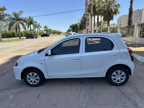 TOYOTA Etios Hatch 1.3 16V 4P FLEX X, Foto 4