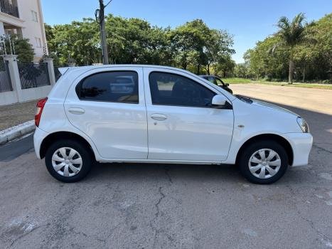 TOYOTA Etios Hatch 1.3 16V 4P FLEX X, Foto 5