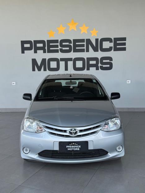 TOYOTA Etios Hatch 1.3 16V 4P FLEX, Foto 2