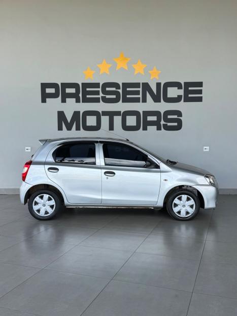 TOYOTA Etios Hatch 1.3 16V 4P FLEX, Foto 3