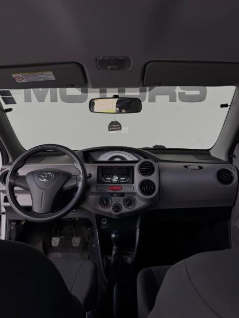 TOYOTA Etios Hatch 1.3 16V 4P FLEX, Foto 4