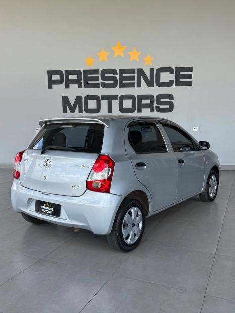 TOYOTA Etios Hatch 1.3 16V 4P FLEX, Foto 8
