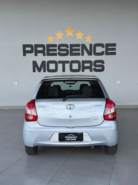 TOYOTA Etios Hatch 1.3 16V 4P FLEX, Foto 9