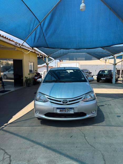 TOYOTA Etios Hatch 1.3 16V 4P FLEX X, Foto 2