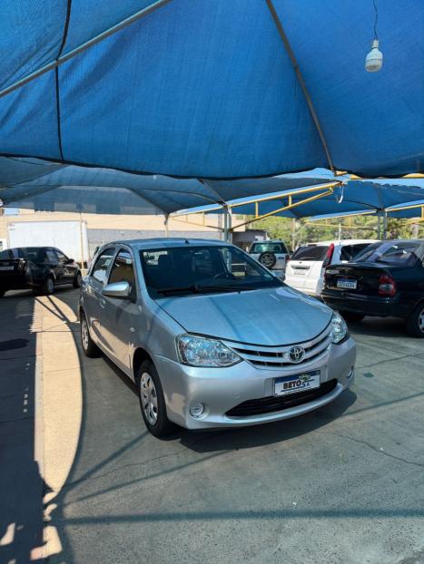 TOYOTA Etios Hatch 1.3 16V 4P FLEX X, Foto 3