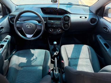 TOYOTA Etios Hatch 1.3 16V 4P FLEX X, Foto 4