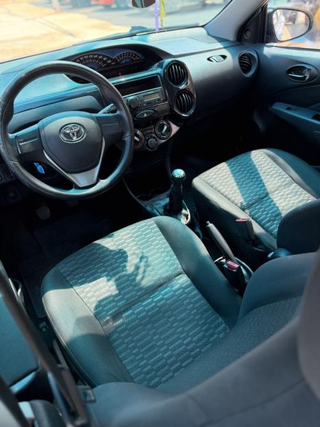 TOYOTA Etios Hatch 1.3 16V 4P FLEX X, Foto 5