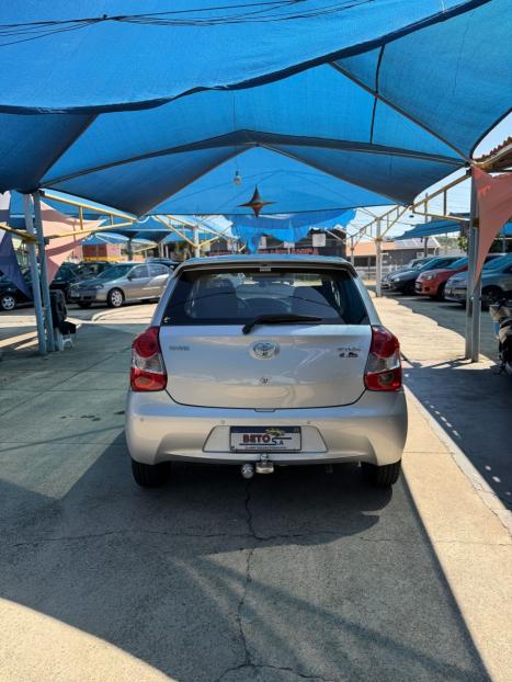 TOYOTA Etios Hatch 1.3 16V 4P FLEX X, Foto 8