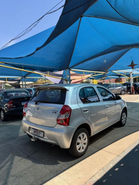 TOYOTA Etios Hatch 1.3 16V 4P FLEX X, Foto 9