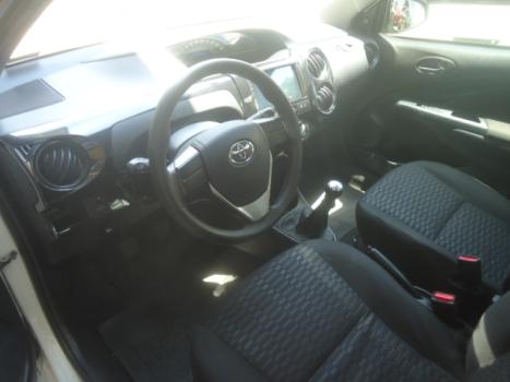 TOYOTA Etios Hatch 1.3 16V 4P FLEX X, Foto 2