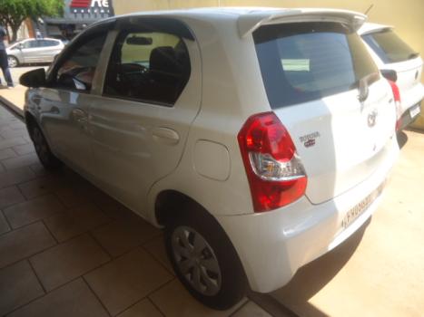 TOYOTA Etios Hatch 1.3 16V 4P FLEX X, Foto 4