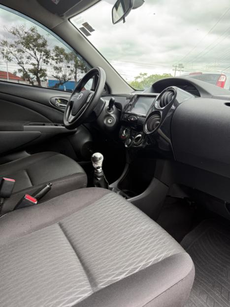 TOYOTA Etios Hatch 1.3 16V 4P FLEX X, Foto 6
