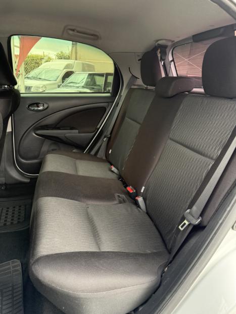 TOYOTA Etios Hatch 1.3 16V 4P FLEX X, Foto 8